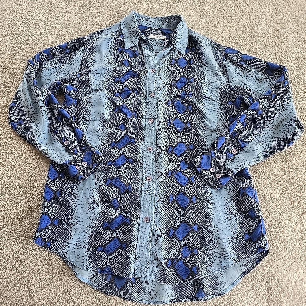 Equipment Femme 100% Silk Long Sleeve Blouse Sz XS Blue‎ Snake Python Print